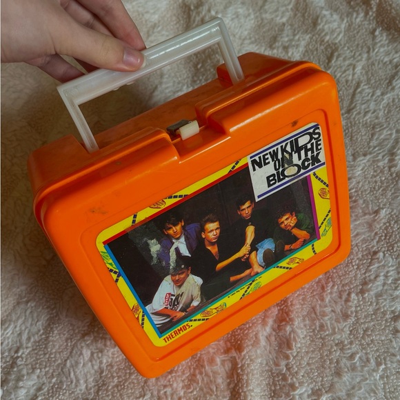 Vintage New Kids On The Block NKOTB Lunch Box & Thermos Orange Plastic 1990 - Picture 4 of 6